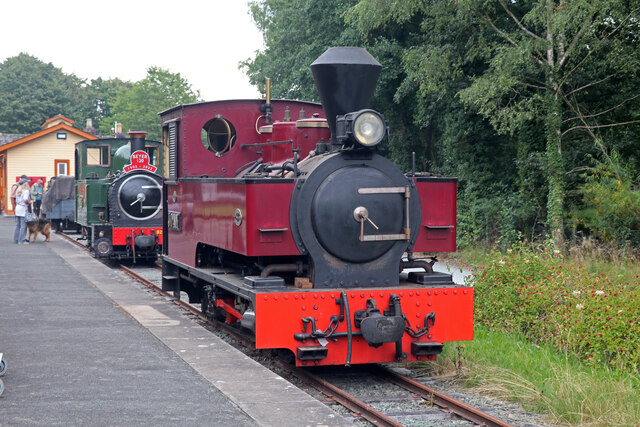 Welshpool & Llanfair Light Railway -... © Chris Allen cc-by-sa/2.0 ...