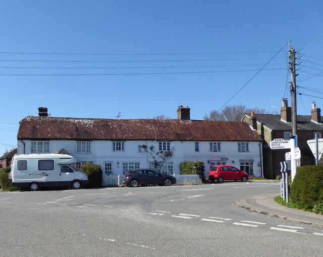 Kent Cottage/The Old Bakery/Lealands,... © Simon Carey cc-by-sa/2.0 ...