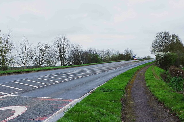 A4104 road heading for railway bridge, near Defford, Worcs
