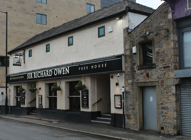 Wetherspoon's Sir Richard Owen Inn,... © Chris Heaton cc-by-sa/2.0 ...