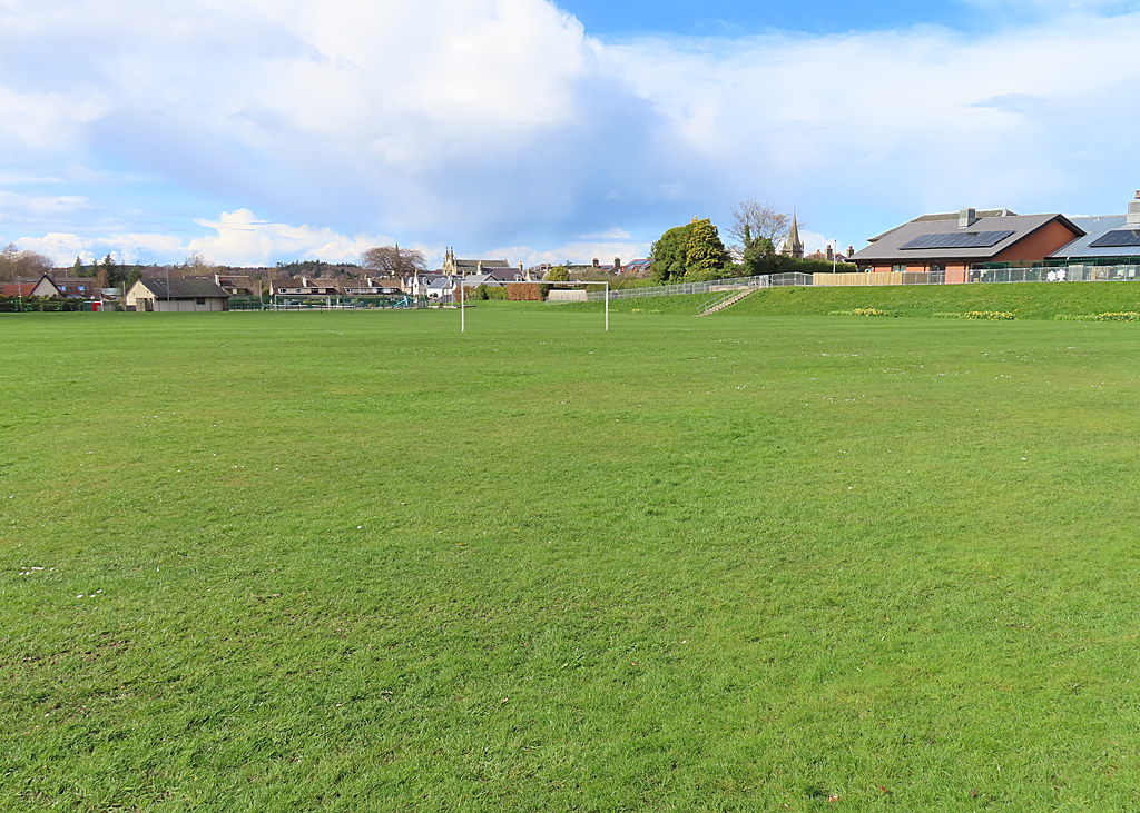 playing-field-anne-burgess-geograph-britain-and-ireland