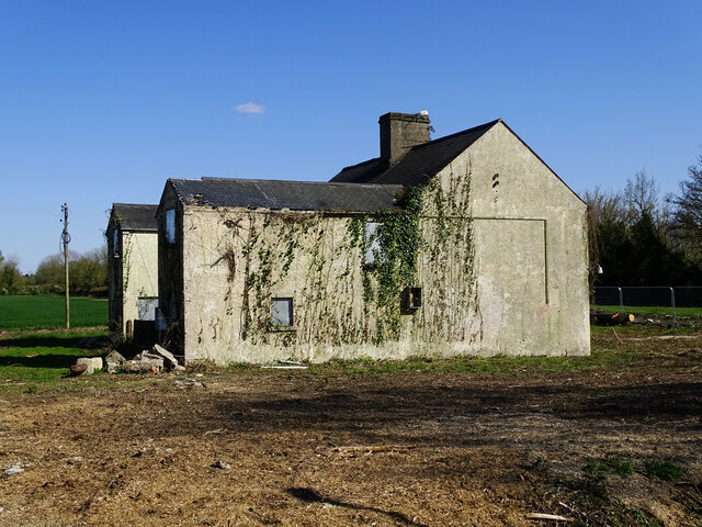 derelict-semis-cotswold-community-brian-robert-marshall-cc-by-sa-2-0-geograph-britain