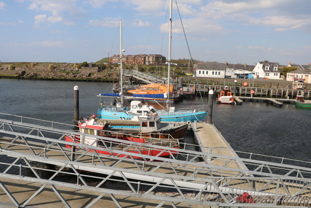 Girvan Harbour © Billy McCrorie cc-by-sa/2.0 :: Geograph Britain and ...