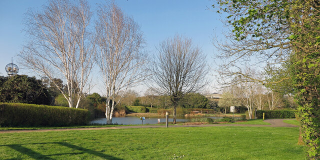 Pond near Great Western Way, Swindon © Dylan Moore cc-by-sa/2.0 ...