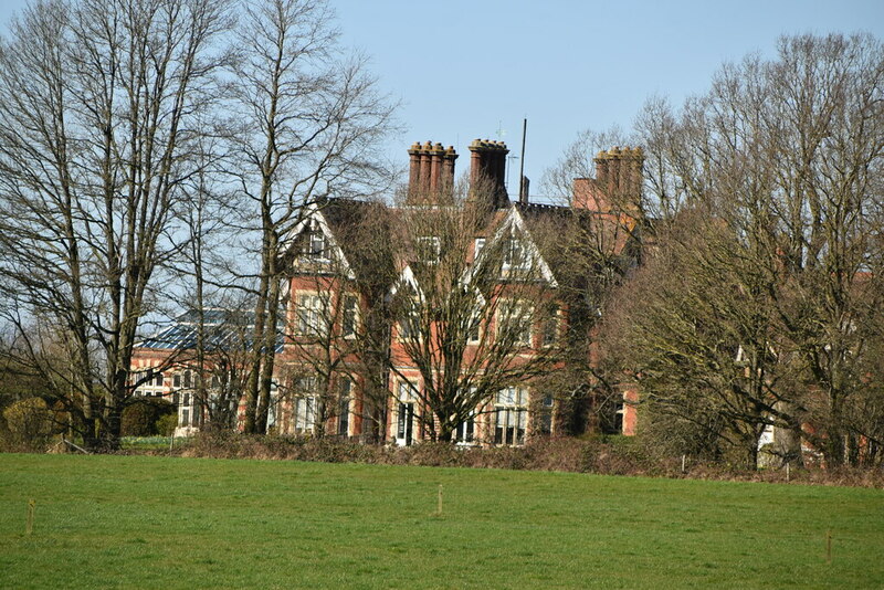 Iden Manor © N Chadwick ccbysa/2.0 Geograph Britain and Ireland