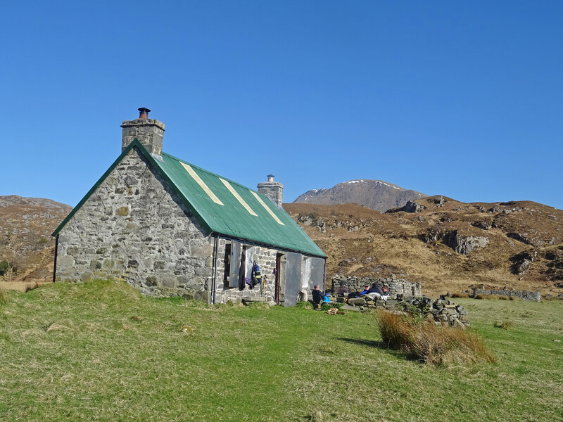 Peanmeanach Bothy © Adam Ward cc-by-sa/2.0 :: Geograph Britain and Ireland