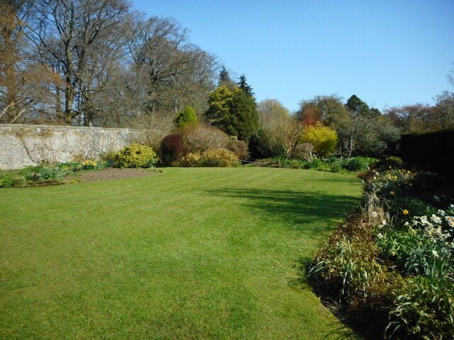 an-open-space-in-the-garden-richard-sutcliffe-geograph-britain-and