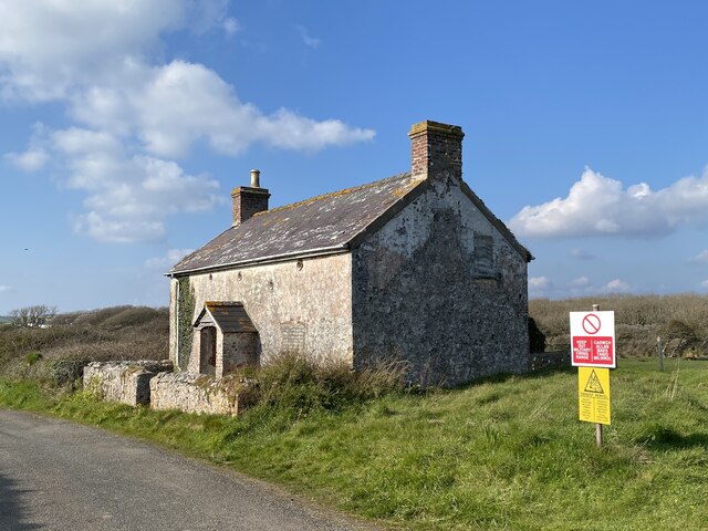 derelict-house-alan-hughes-geograph-britain-and-ireland