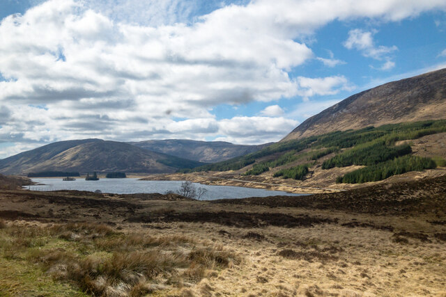 Loch Sgamhain © Julian Paren :: Geograph Britain and Ireland