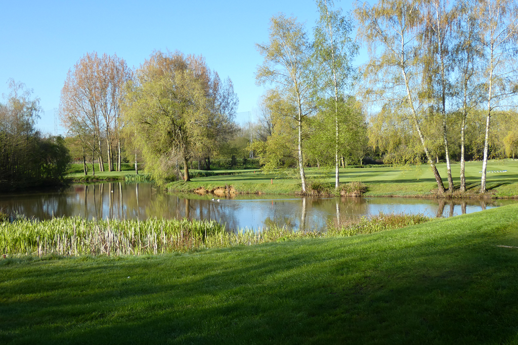 Golf course, Wokingham © Andrew Smith cc-by-sa/2.0 :: Geograph Britain ...