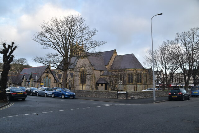 Holy Trinity Church © N Chadwick cc-by-sa/2.0 :: Geograph Britain and