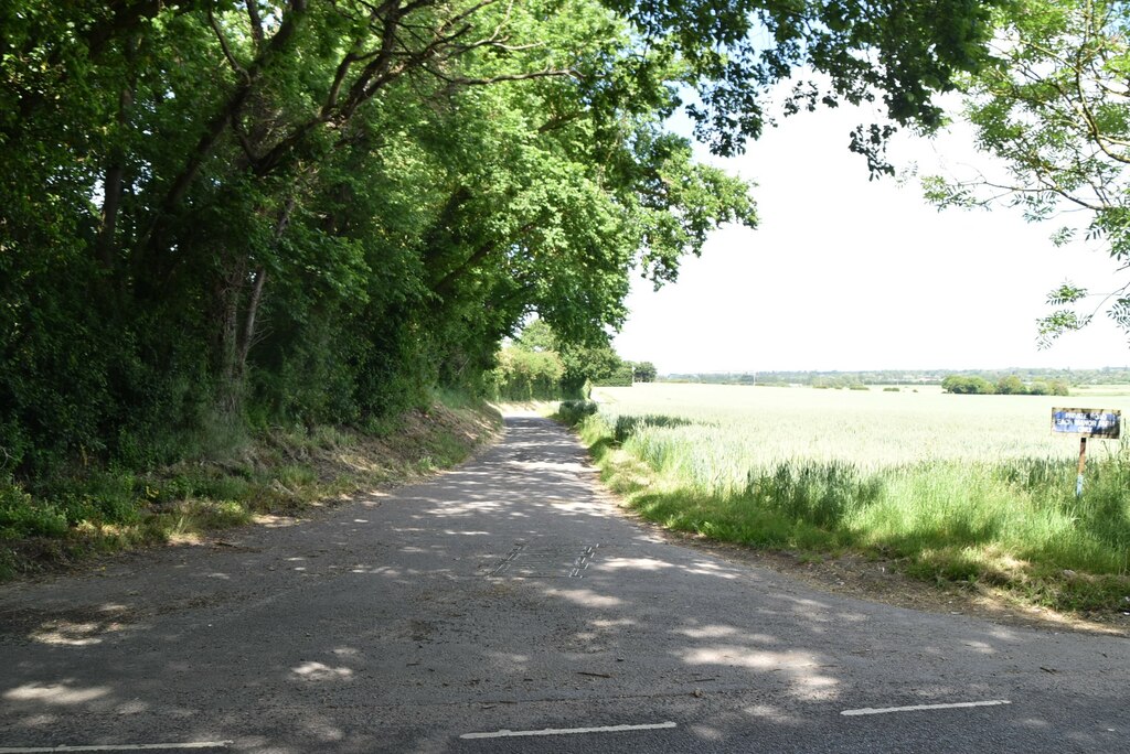 Track to Each Manor Farm © N Chadwick :: Geograph Britain and Ireland