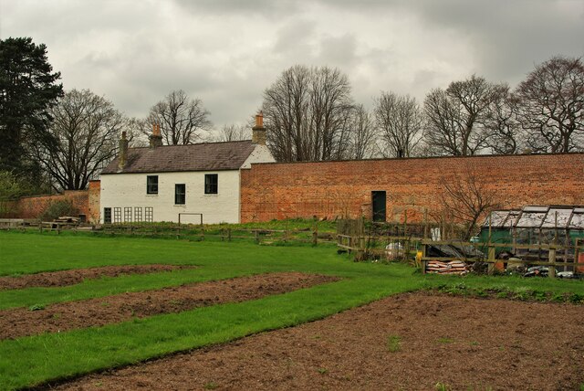 Garden House © Kevin Waterhouse cc-by-sa/2.0 :: Geograph Britain and ...