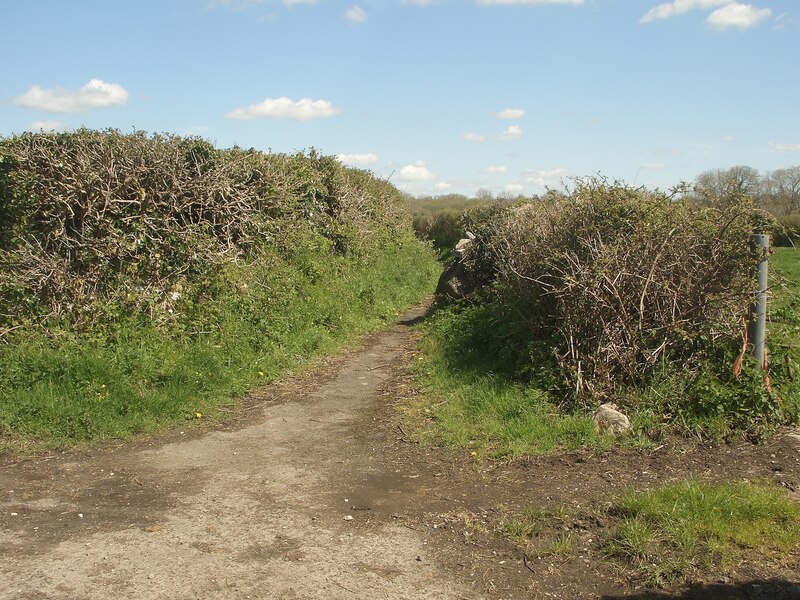 The start of a route with public access... © eswales cc-by-sa/2.0 ...