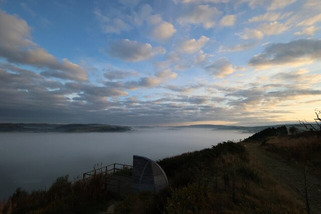 lots-to-view-bill-nicholls-cc-by-sa-2-0-geograph-britain-and-ireland