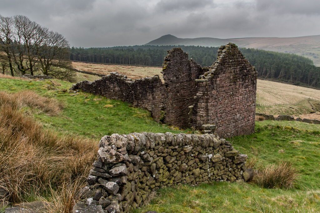 Cuckoo Rocks Farm Ruin © Brian Deegan cc-by-sa/2.0 :: Geograph Britain ...