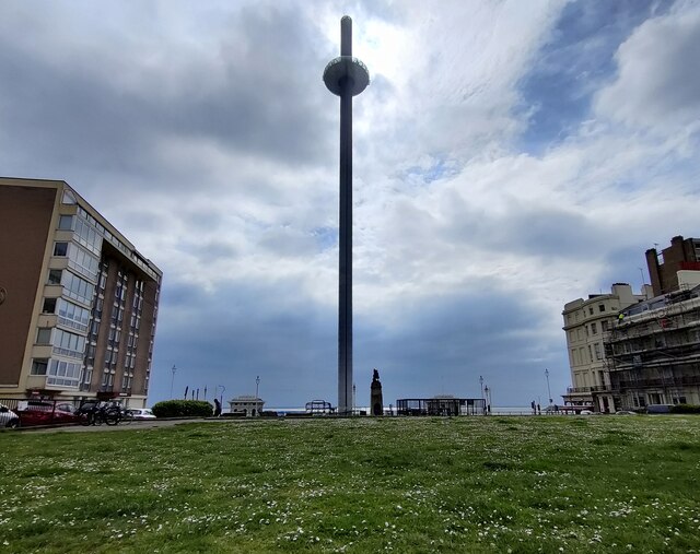 Regency Square And The I360 © Mat Fascione Cc-by-sa 2.0 :: Geograph 