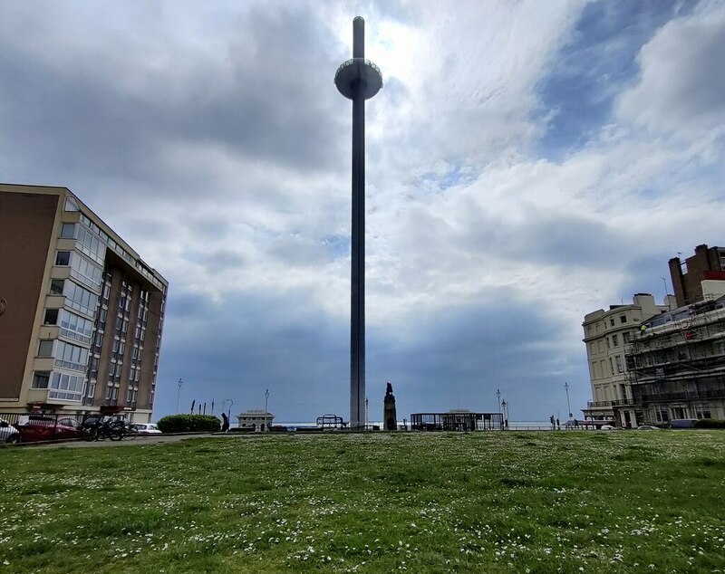 Regency Square and the i360 © Mat Fascione cc-by-sa/2.0 :: Geograph ...