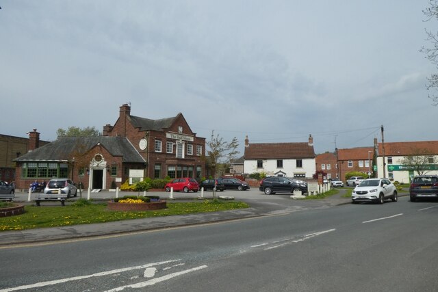 the-half-moon-ds-pugh-geograph-britain-and-ireland