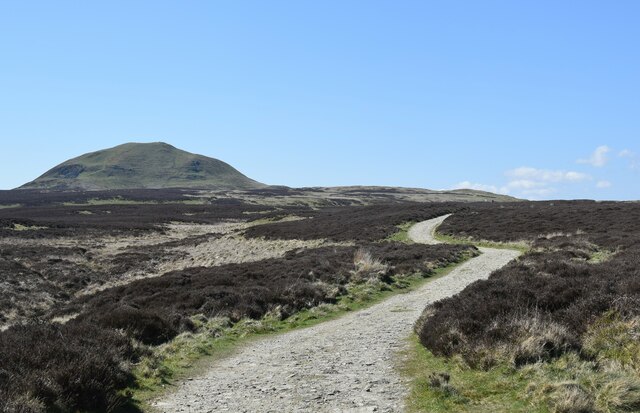 The Path To West Lomond © Bill Harrison Cc-by-sa 2.0 :: Geograph 