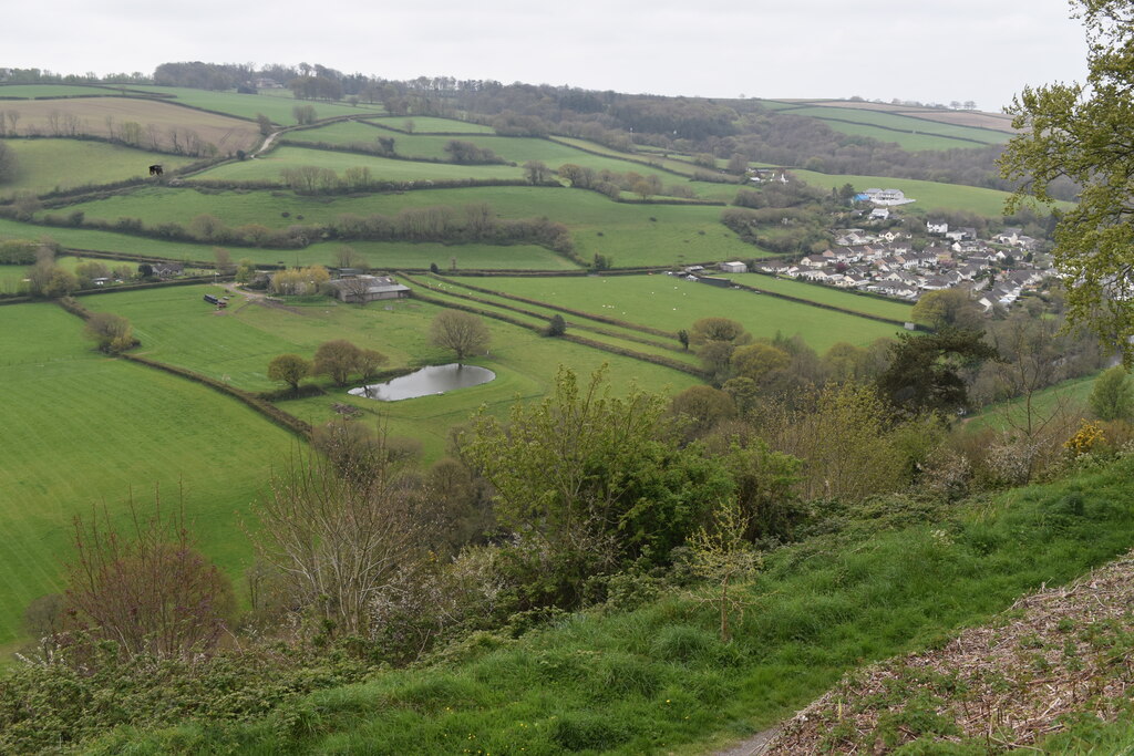 Torridge Valley below Great Torrington © David Martin ccbysa/2.0