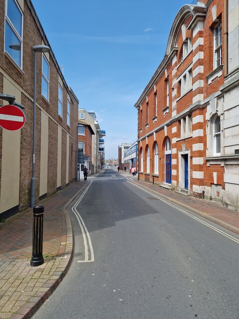 Looking from St Thomas Street into Lower St Albans Street