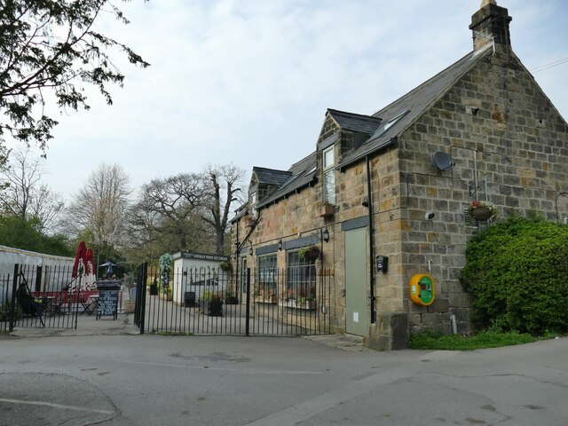 the-three-cottages-cafe-in-meanwood-park-stephen-craven-cc-by-sa-2-0