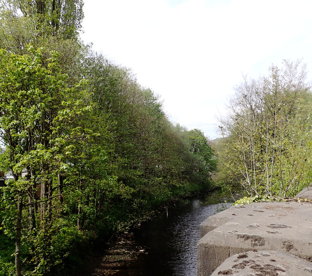 the-river-calder-seen-from-stainland-habiloid-cc-by-sa-2-0