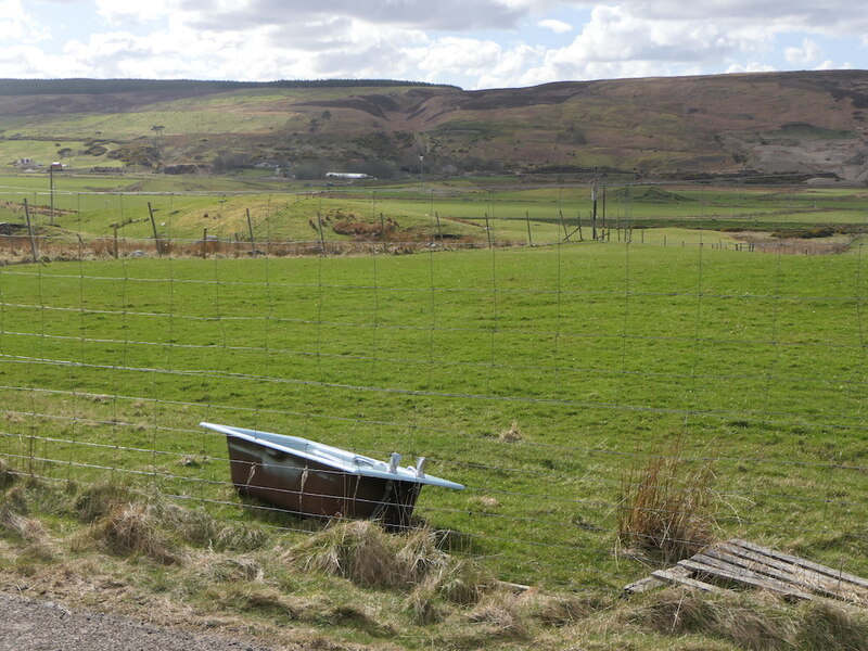 bath-in-a-field-goval-richard-webb-cc-by-sa-2-0-geograph-britain