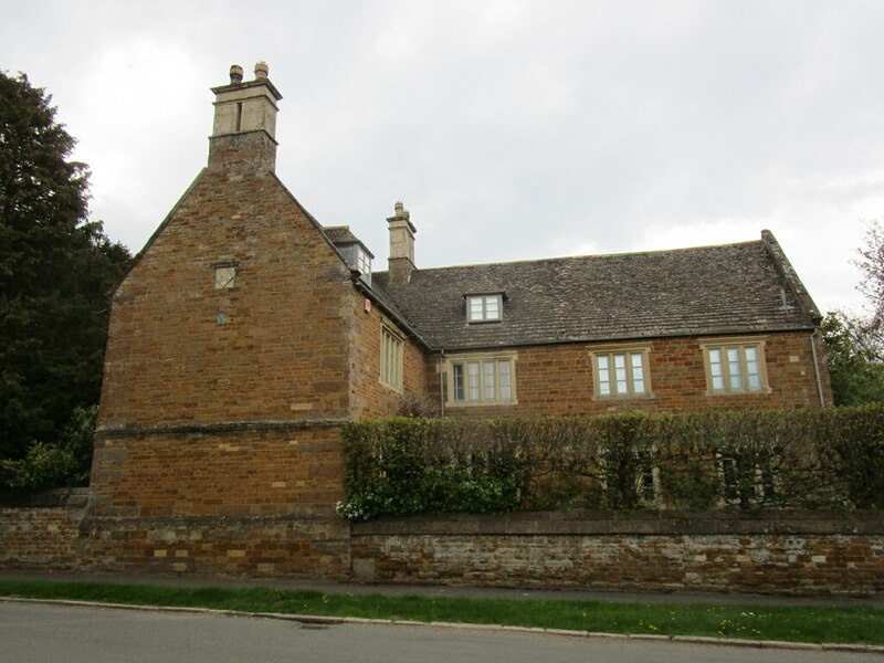 swan-house-lyddington-jonathan-thacker-cc-by-sa-2-0-geograph