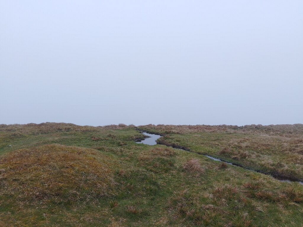 Pen Y Manllwyn Stream © Oscar Taylor Cc-by-sa 2.0 :: Geograph Britain 