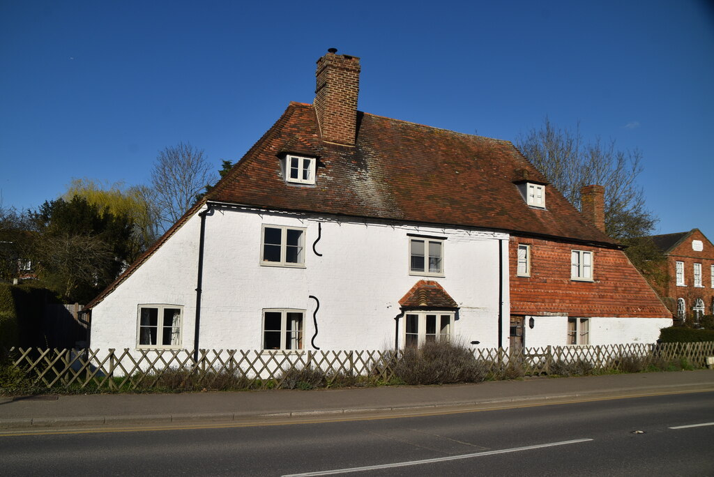 manor-cottage-n-chadwick-geograph-britain-and-ireland