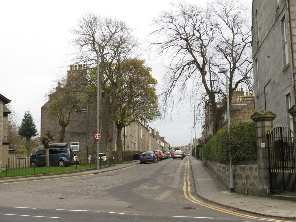 Mount Street, Rosemount, Aberdeen © Malc McDonald ccbysa/2.0 Geograph Britain and Ireland