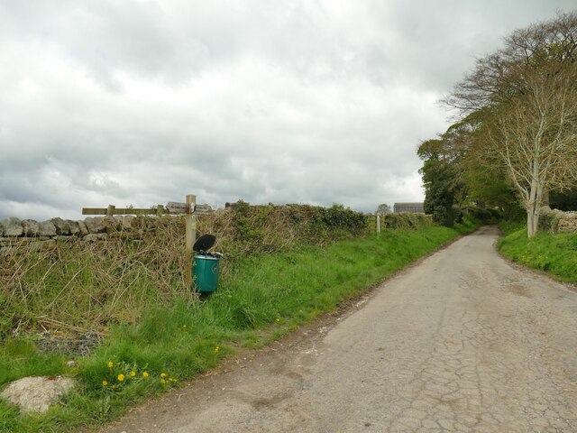 Signpost on Wood Hill Lane © Stephen Craven :: Geograph Britain and Ireland