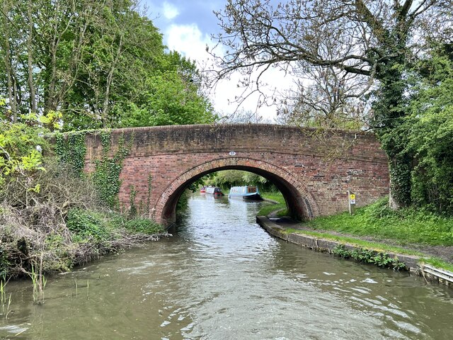 bridge-37-on-the-grand-union-canal-andrew-abbott-geograph-britain