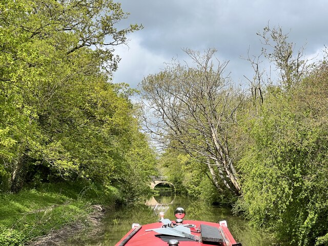 on-the-grand-union-canal-andrew-abbott-cc-by-sa-2-0-geograph