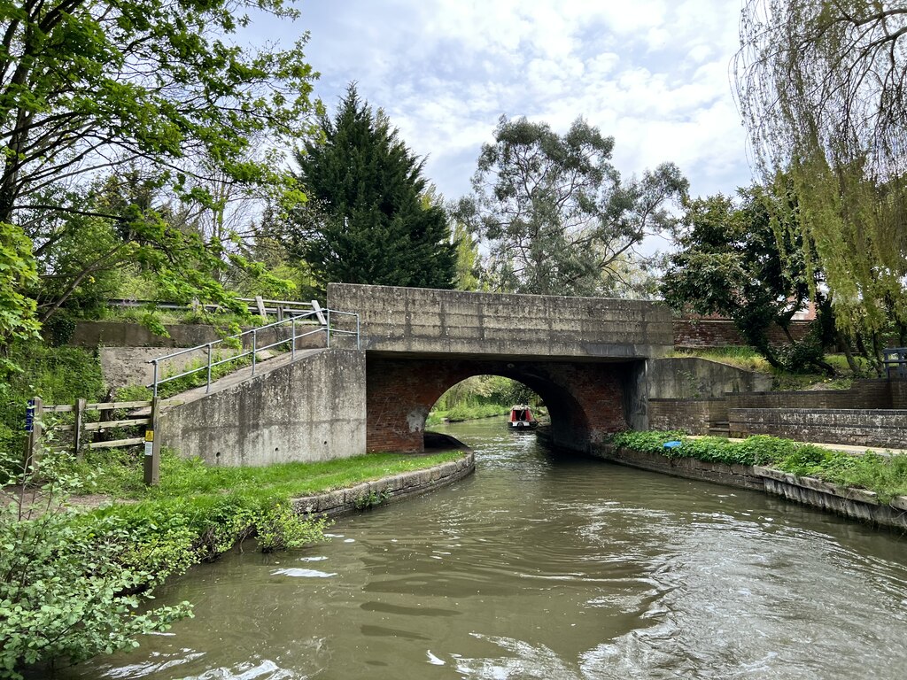 bridge-over-the-grand-union-canal-andrew-abbott-cc-by-sa-2-0