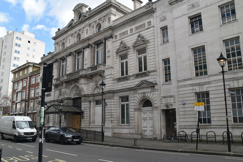 Fulham Town Hall © N Chadwick Cc-by-sa/2.0 :: Geograph Britain And Ireland