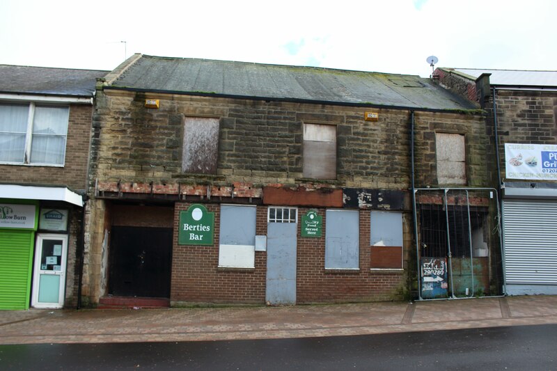 Former Berties Bar Front Street © Graham Robson Cc By Sa20