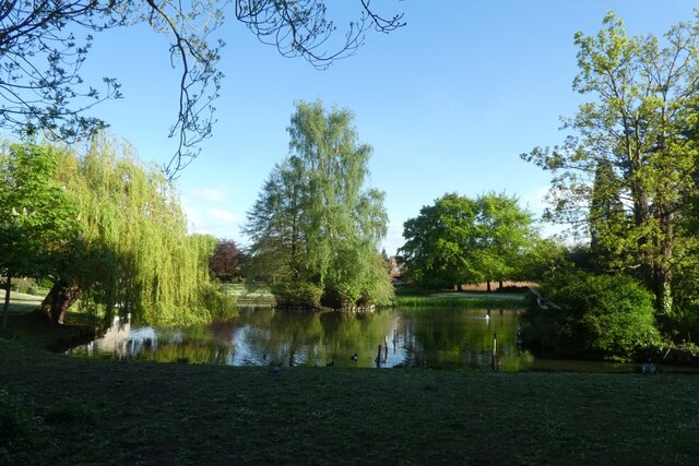 Lake at Derwent © DS Pugh cc-by-sa/2.0 :: Geograph Britain and Ireland