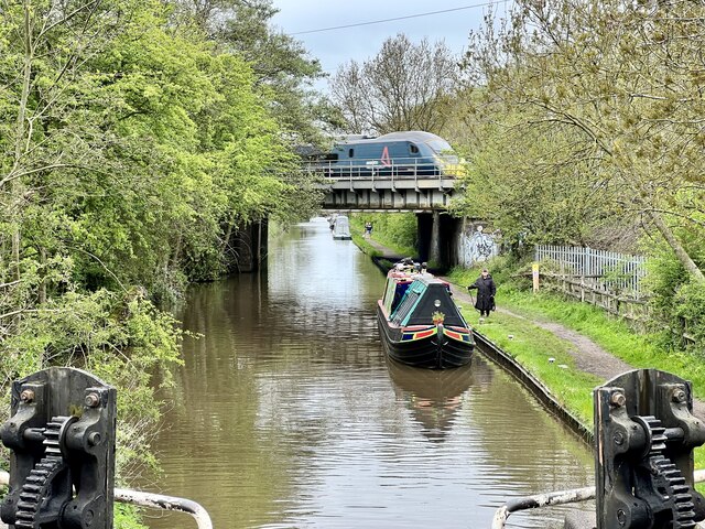 Avanti West Coast services crosses the Coventry Canal