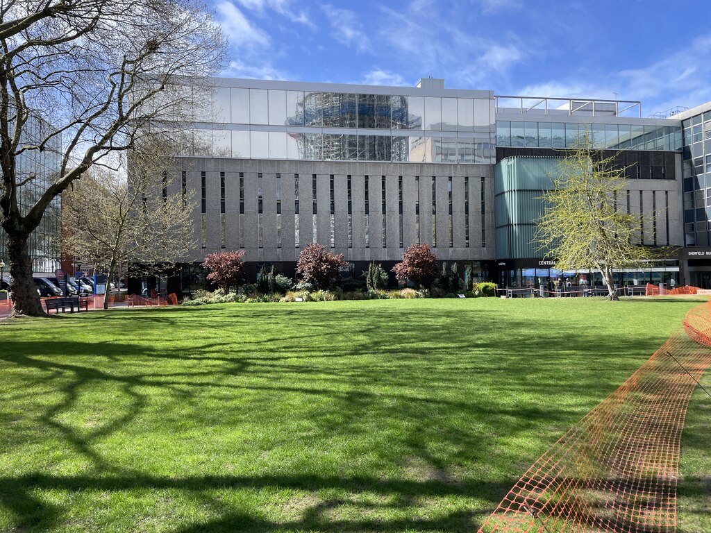 central-library-mr-ignavy-cc-by-sa-2-0-geograph-britain-and-ireland