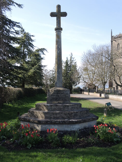 Frampton-on-Severn war memorial © Neil Owen cc-by-sa/2.0 :: Geograph ...