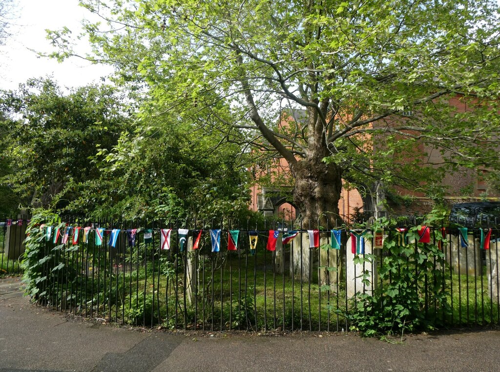 Flags of the world, Faversham © pam fray cc-by-sa/2.0 :: Geograph ...