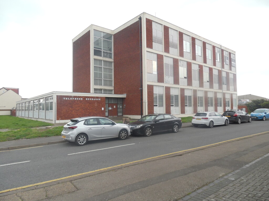 hornchurch-telephone-exchange-1-david-hillas-cc-by-sa-2-0