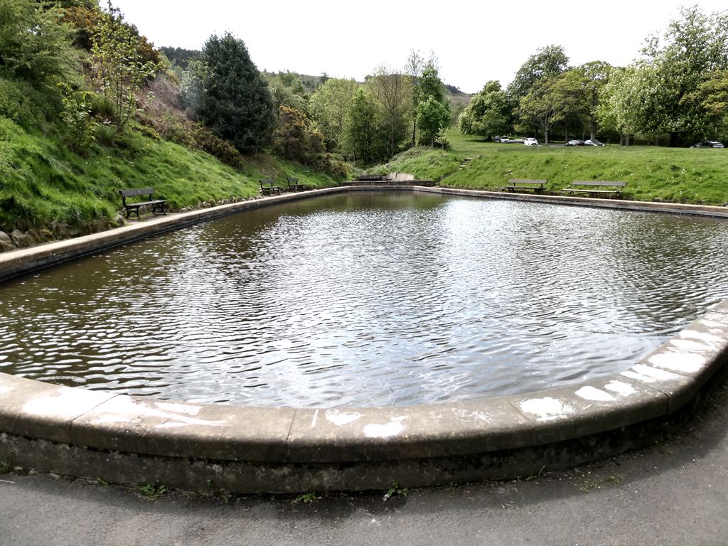 paddling-pool-oliver-dixon-cc-by-sa-2-0-geograph-britain-and-ireland