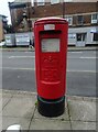 Elizabeth II postbox on Duke Street (B1358)