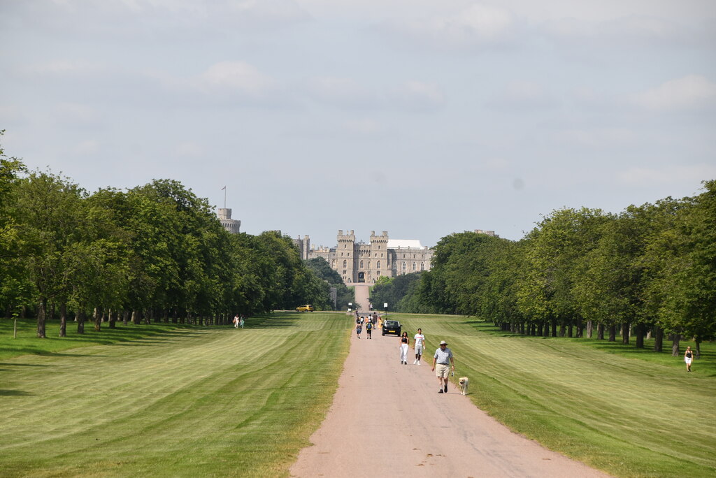 the-long-walk-2-the-long-walk-at-hidcote-manor-looking-so