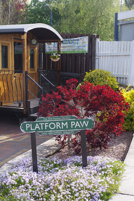 Platform Paw, Barlaston