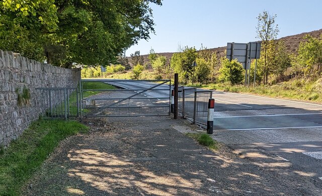 Two gates alongside a grid across the B4246 SE of Blaenavon